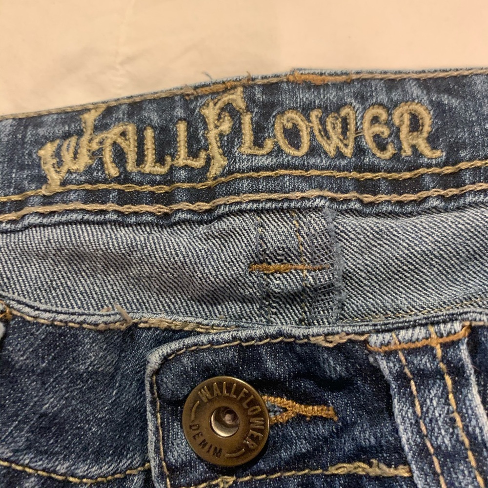 WALLFLOWER boot cut jeans! Fits like a glove!